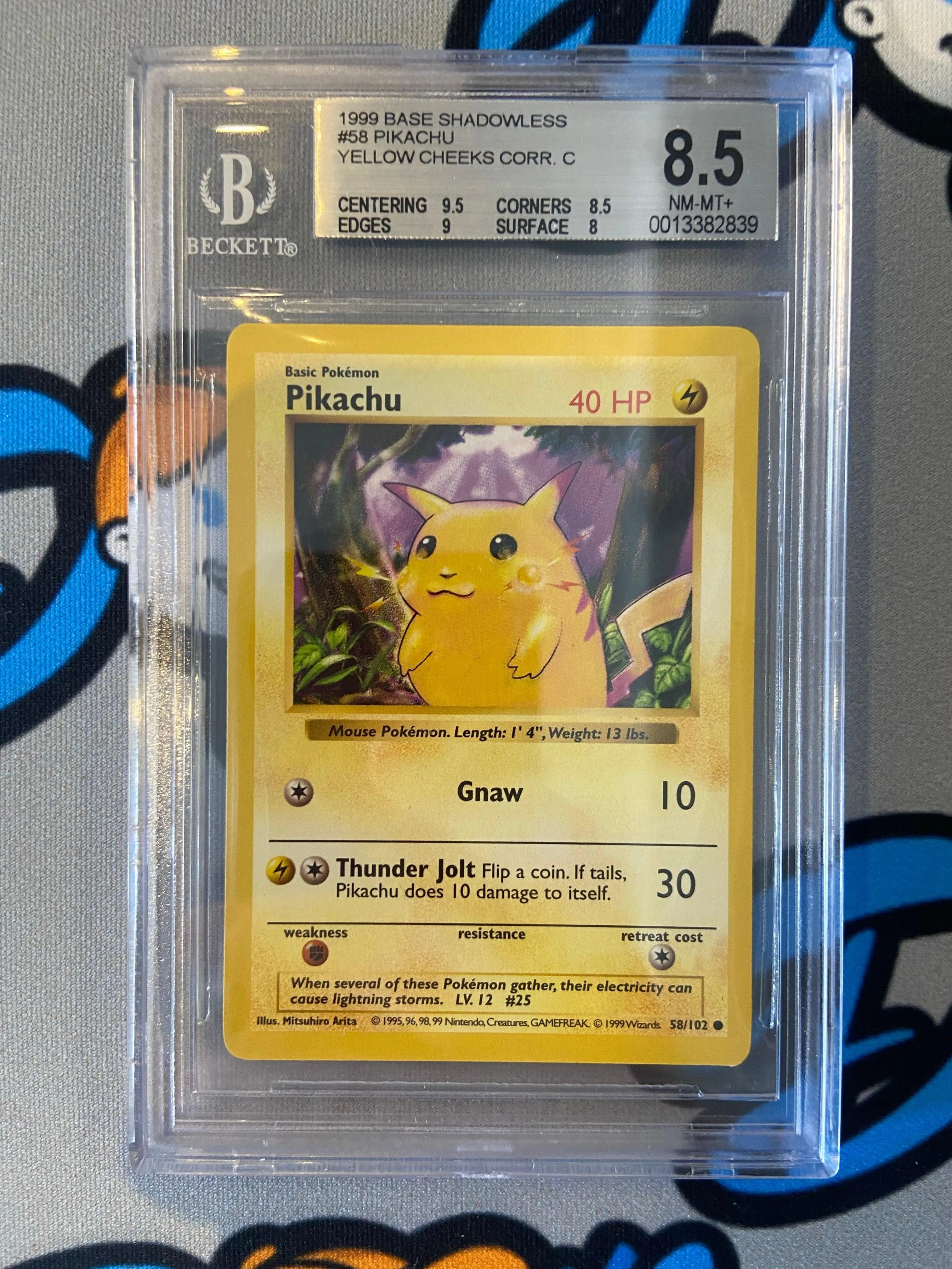 BGS 8.5 1999 Pokemon Base set shadowless Pikachu yellow cheeks - Doe's Cards